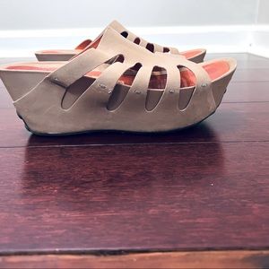 Tsubo Sirona Platform Wedge- sandal Tan w/ orange in sole 100%leather , 3” heel